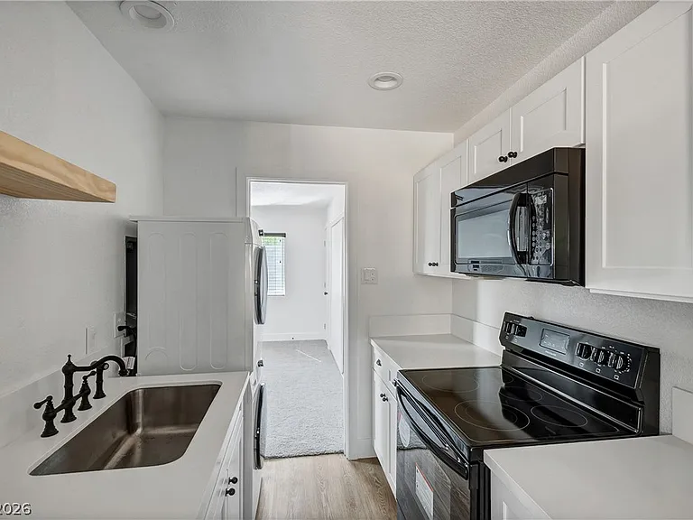 1065A Franklin Ave — Photo 5