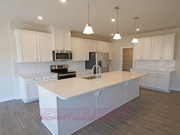 5th image of 312 Fairfield St