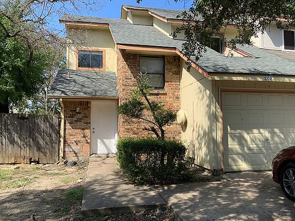 5th image of 202 Victoria Dr