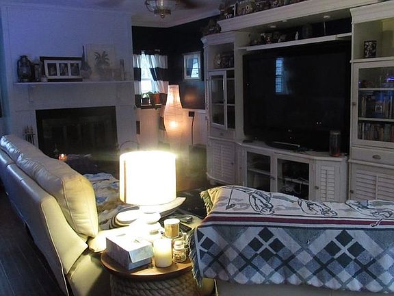 4th image of 1310 Fairview Ave