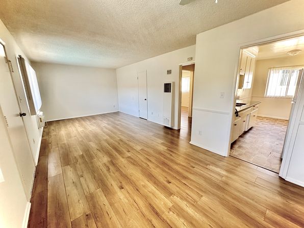 8750 Woodman Ave APT 22