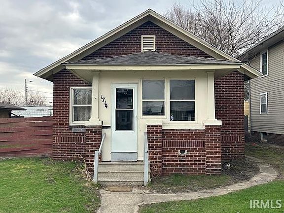 3rd image of 1714 S Twyckenham Dr
