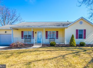 35 Ashfield Dr, Littlestown, PA 17340