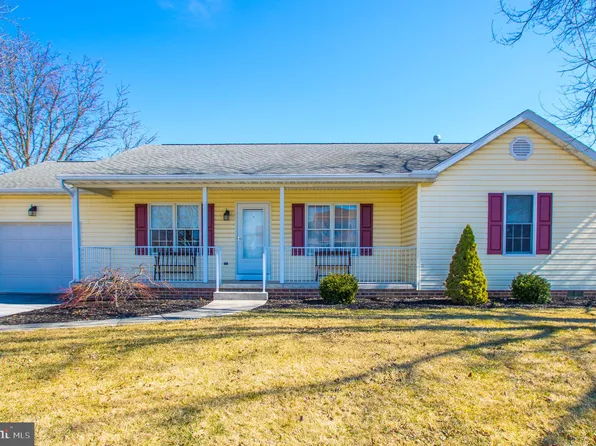 35 Ashfield Dr, Littlestown, PA 17340