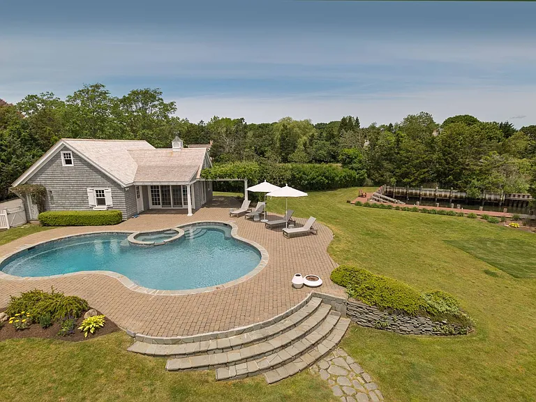 4 Hobart Ln — Photo 22