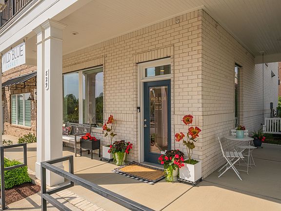 5th image of 829 Westcott Ln #1