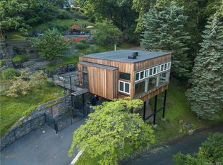 9 Hudsonview Dr, Tomkins Cove, NY