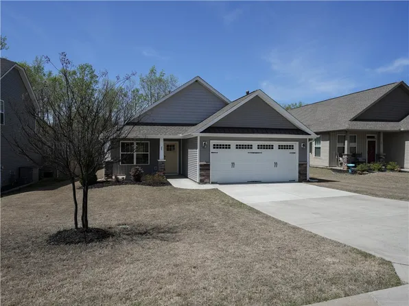 25 Mendham Ln, Greer, SC 29650