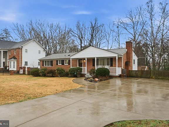 3rd image of 5955 Edgewood Ln