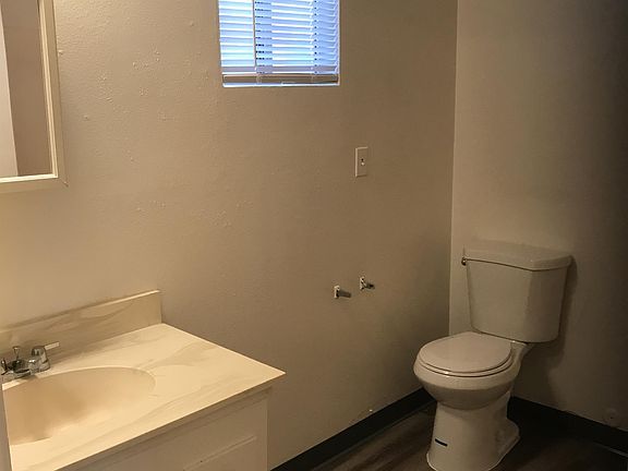 4th image of 511 E Barstow Ave