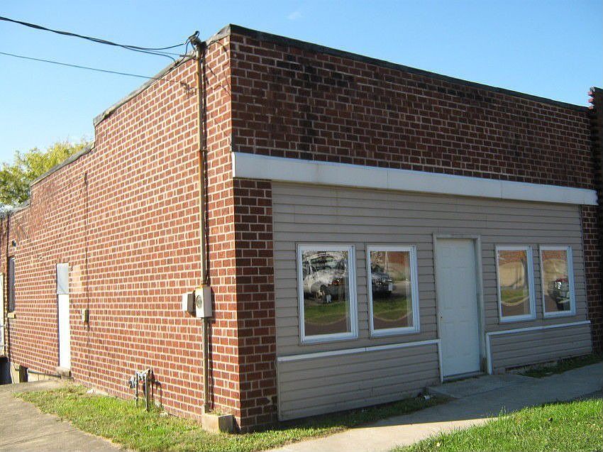 2nd image of 102 W South Ave