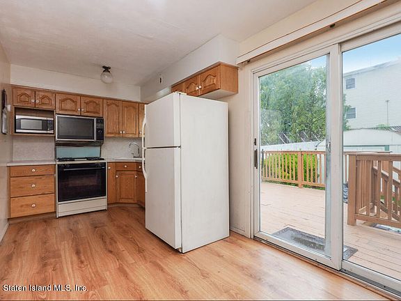 3rd image of 430 Leverett Ave