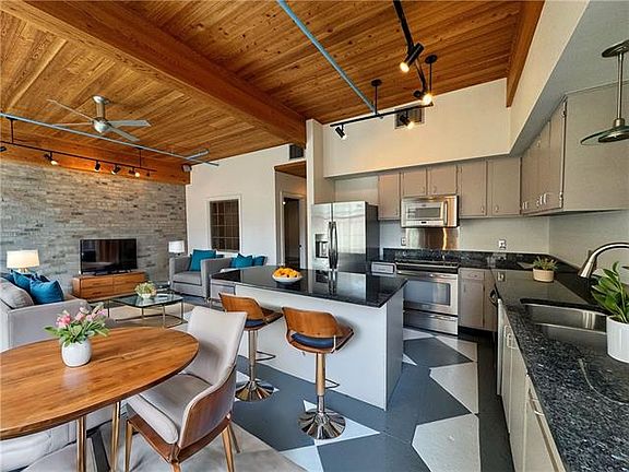 5th image of 441 Gravier St APT 9