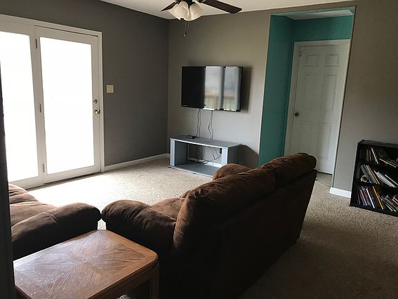4th image of 1110 Burgess St