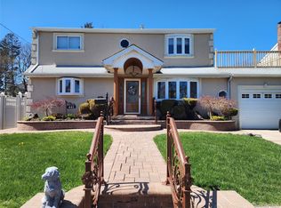 441 Morris Dr, Valley Stream, NY 11580