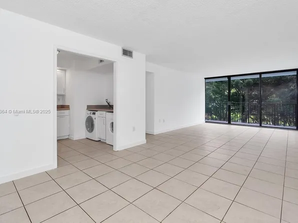 1450 Brickell Bay Dr APT 307, Miami, FL 33131