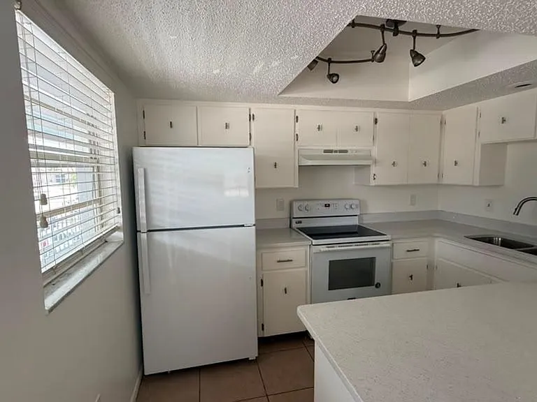 504 Barcelona Avenue — Photo 7