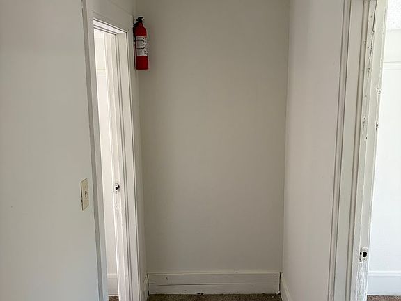 4th image of 617 S Wells St #1