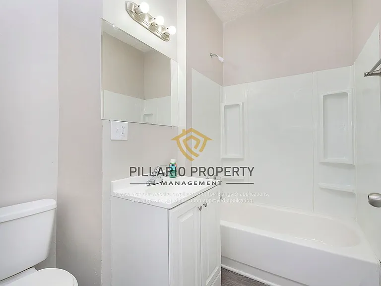 510 N Dearborn St — Photo 7