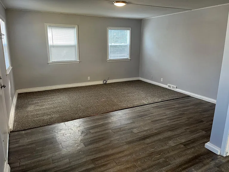 2206 Crawford St — Photo 9