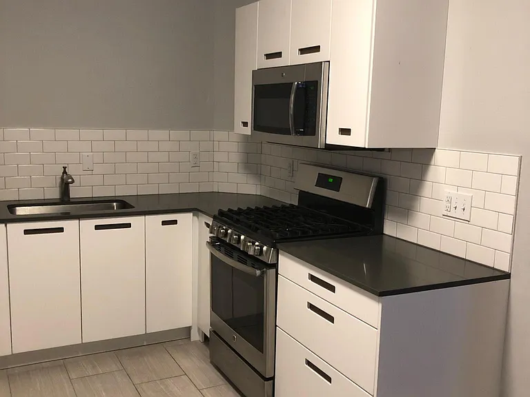 411 28th Ave S #A — Photo 4