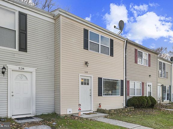 3rd image of 526 Daisy Dr