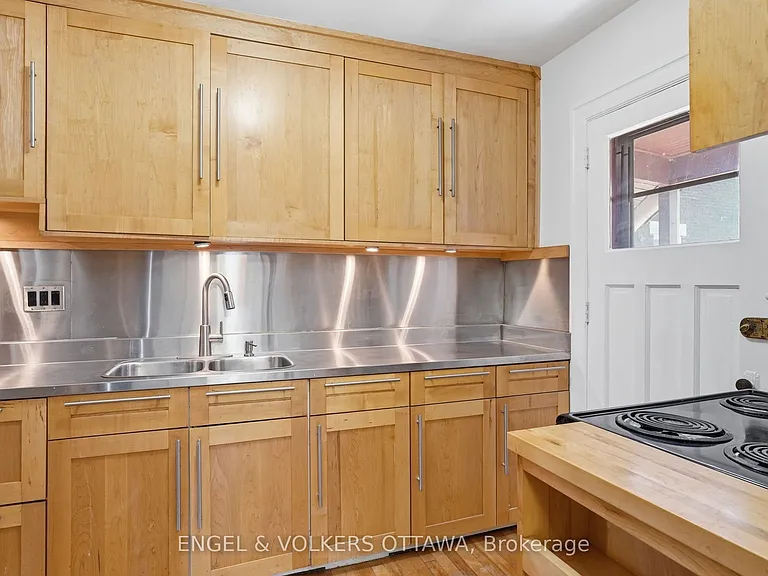 99 Charlotte St #3 — Photo 11