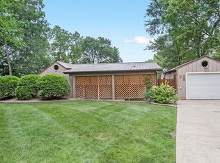 106 Northwood Dr, Hiawatha, IA 52233