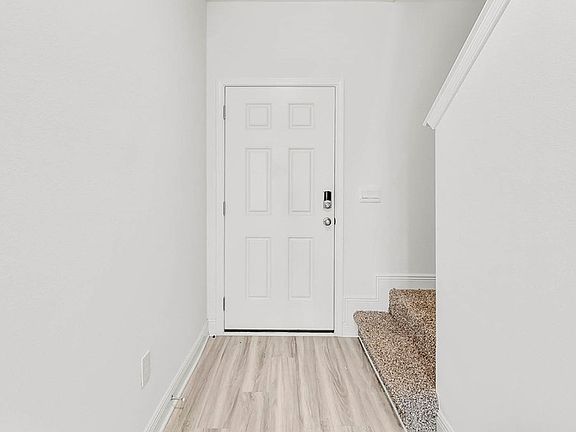 5th image of 350 Chateau Ln