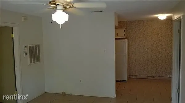 8240B Den
