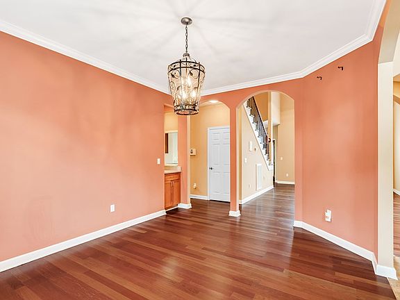 5th image of 282 Mount Hope Dr