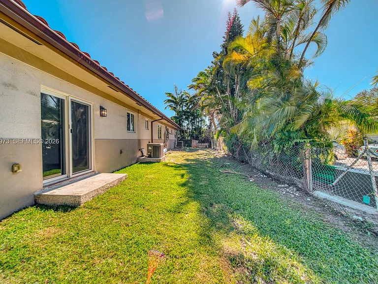 14708 NE 7th Ave #14711 — Photo 3