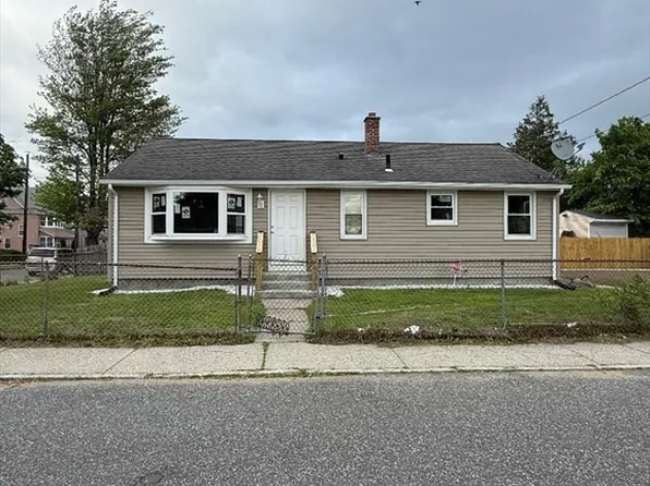 45 Penacook St, Springfield, MA 01104