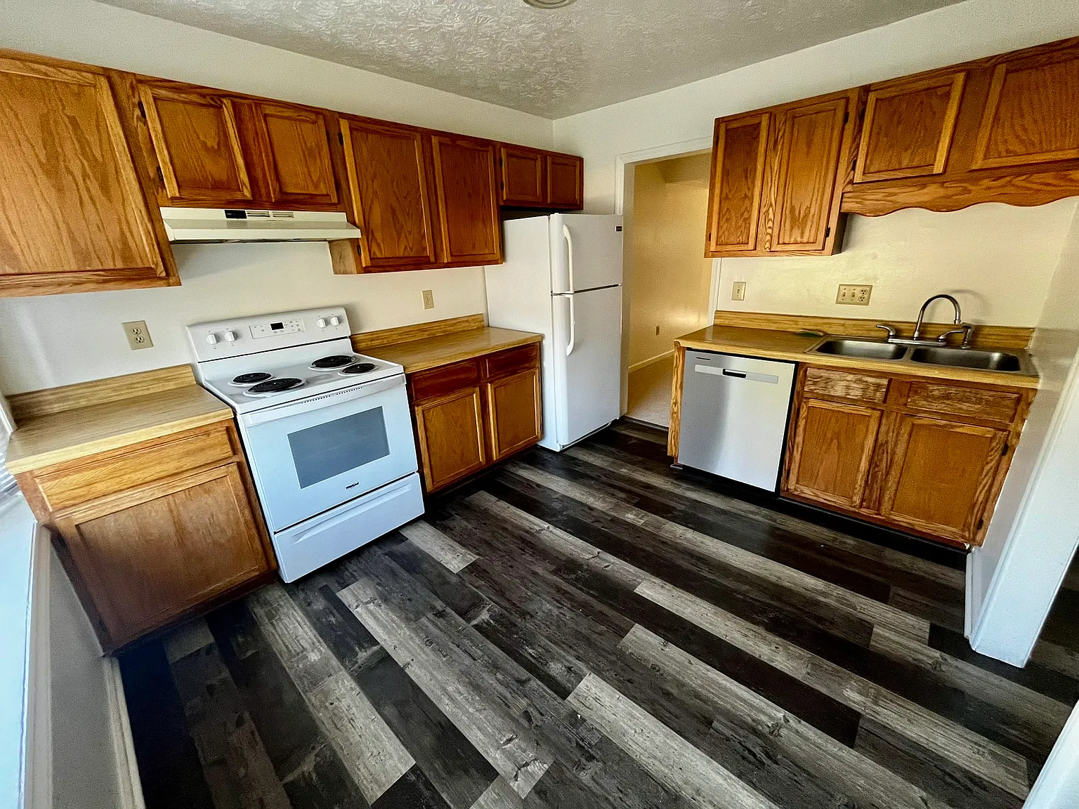 3 Bdrm Townhouse — Photo 2