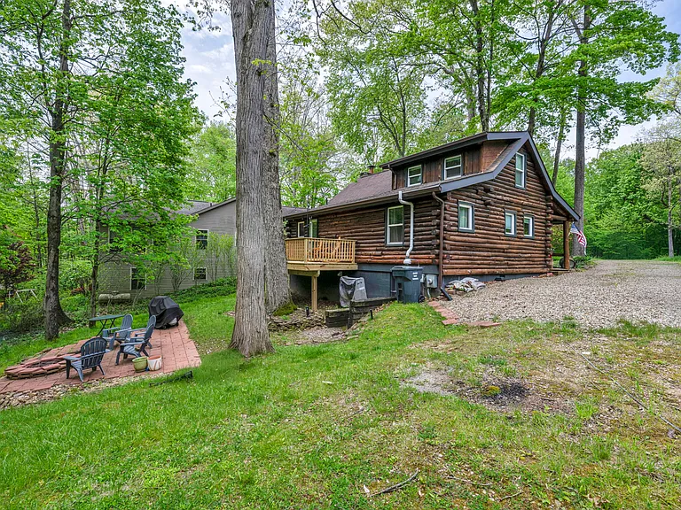 410 Apple Hill Dr N — Photo 5