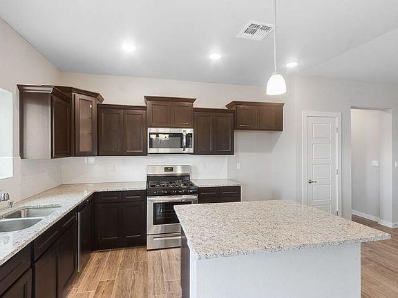 3rd image of 573 Logwood Ave