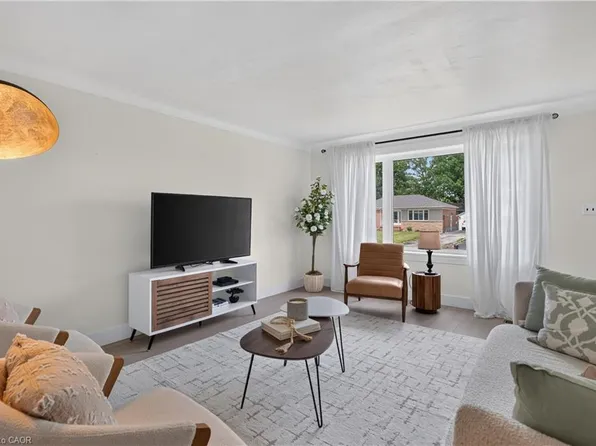 236 Hammersmith Ct, Burlington, ON L7L 4N7