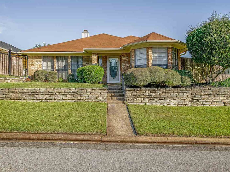 1st image of 24 Pebble Creek Dr