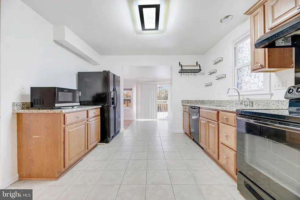 4 bed, 1632 sqft, $2,700 — Photo 3