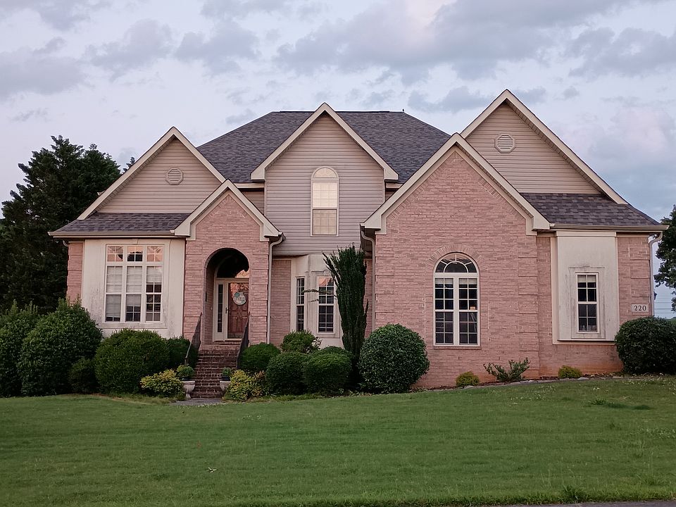 1st image of 220 Twin Lakes Dr