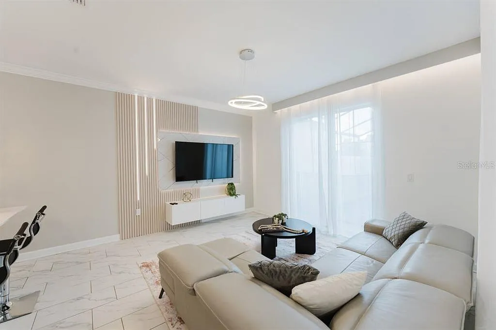 4 bed, 3.0 bath, 1914 sqft, $3,500 — Photo 2
