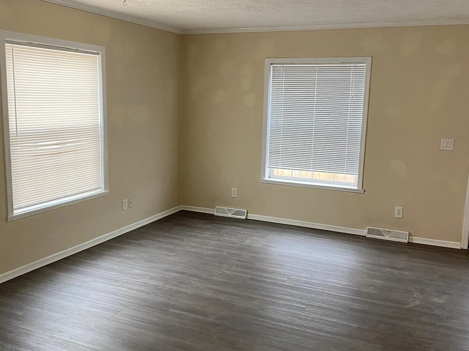 3 bed, 1200 sqft, $2,250 — Photo 4