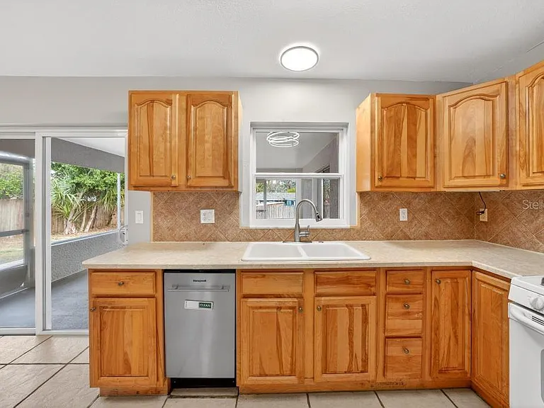 157 Alhambra Ave — Photo 8