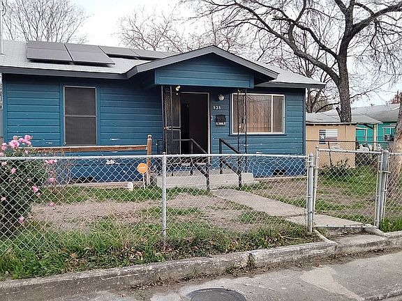 5th image of 838 SW 26th St