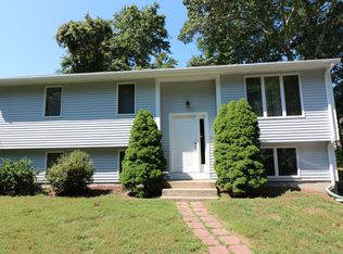 35 Old Town Trl, Narragansett, RI 02882