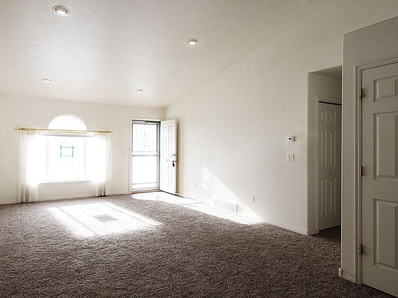 4th image of 3079 E Stoneridge Cir