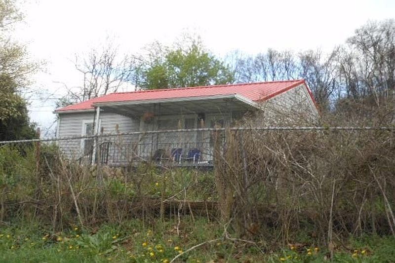 1st image of 1709 N Liberty Hill Rd