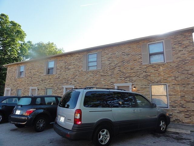 2nd image of 95 E 18th St