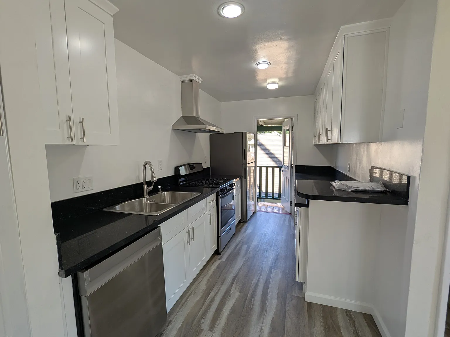 1 bed, 550 sqft, $2,395 — Photo 4