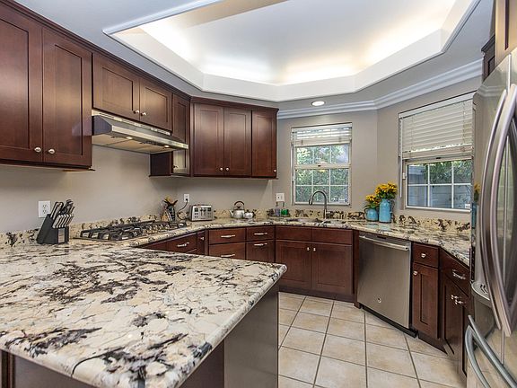 3rd image of 20950 Oxnard St APT 4